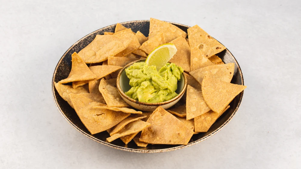 Guacamole s tortilja čipsom
